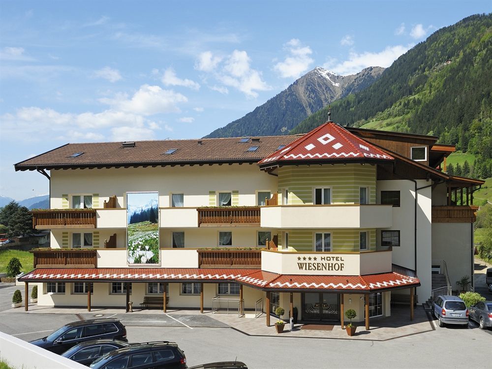 Wiesenhof Gardenresort San Leonardo in Passiria Esterno foto